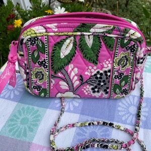 Like New Vera Bradley Priscilla pink floral Crossbody with zippered top